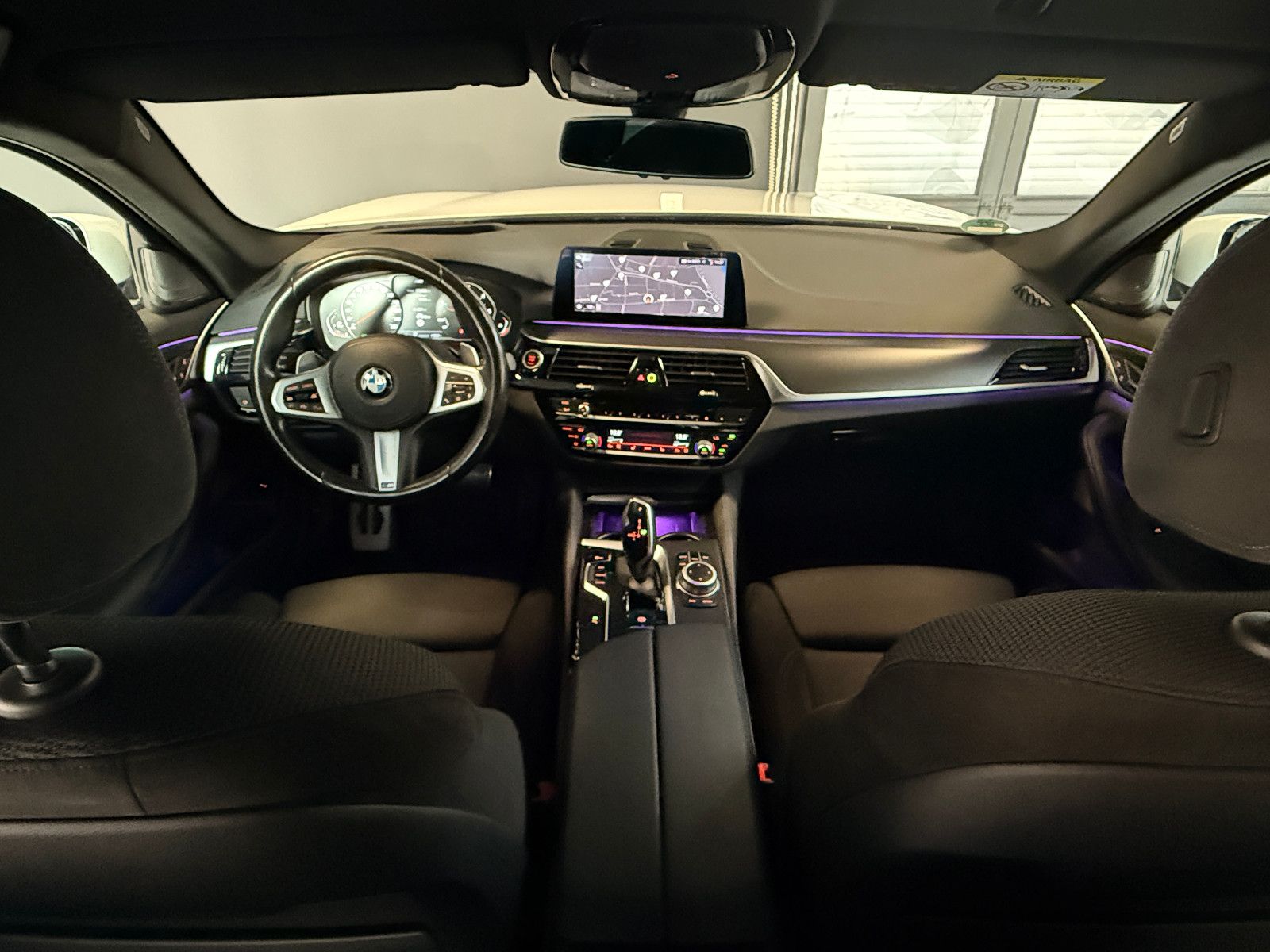 Fahrzeugabbildung BMW 530 d XDriveM Sport/M-PAKET/HARMAN-KARDON/AMBIE