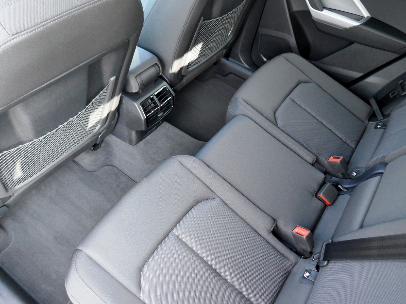 Fahrzeugabbildung Audi Q3 35 Advanced 2.0 TDI S-tronic | LED AHK RFK