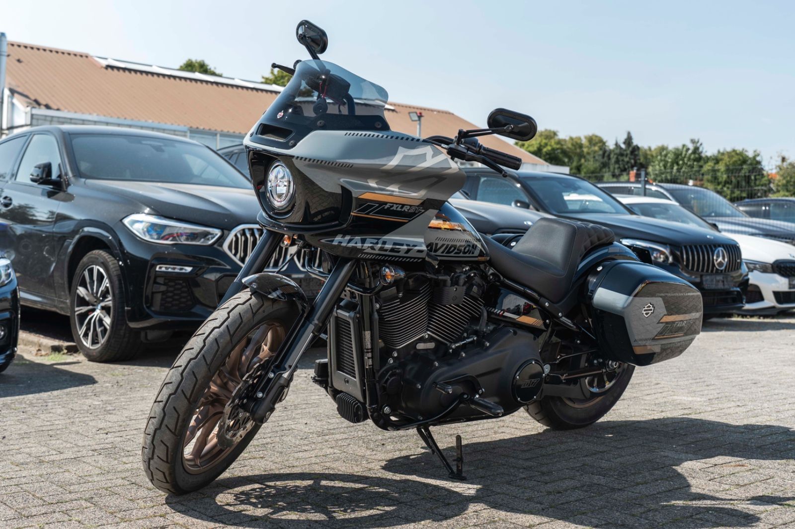 Fahrzeugabbildung Harley-Davidson FXLRST