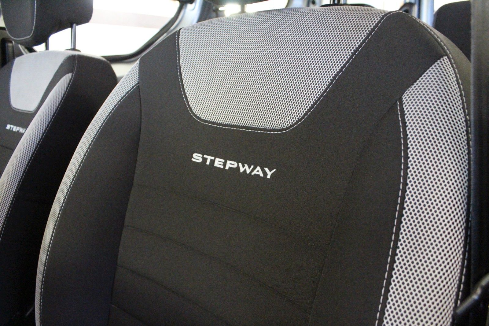 Fahrzeugabbildung Dacia Dokker SCe 100 Stepway *Navi*Klima*Kamera*