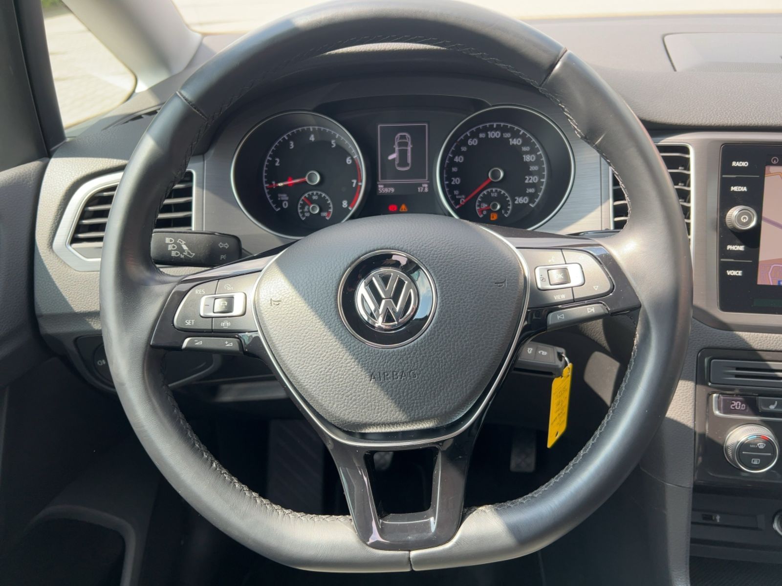 Fahrzeugabbildung Volkswagen Golf VII Sportsvan 1.0 TSI Comfortline Alu Navi