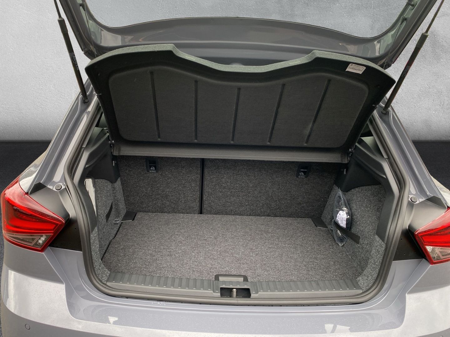 Fahrzeugabbildung SEAT Ibiza FR Navi Digitales Cockpit LED Apple CarPla