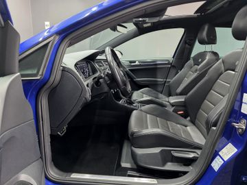 Volkswagen Golf - 8