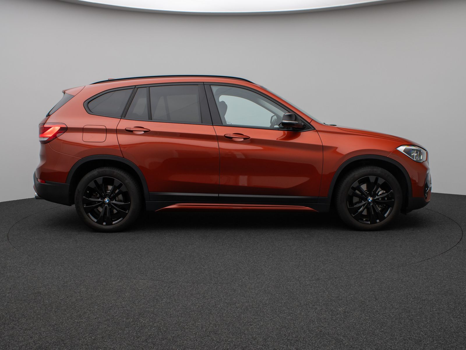 Fahrzeugabbildung BMW X1 xD20d Sport Line Panorama Kamera HUD DAB AHK