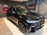BMW X7 M50d M Sport Pro "22" B&W - BMW X7 M50 aus 2019