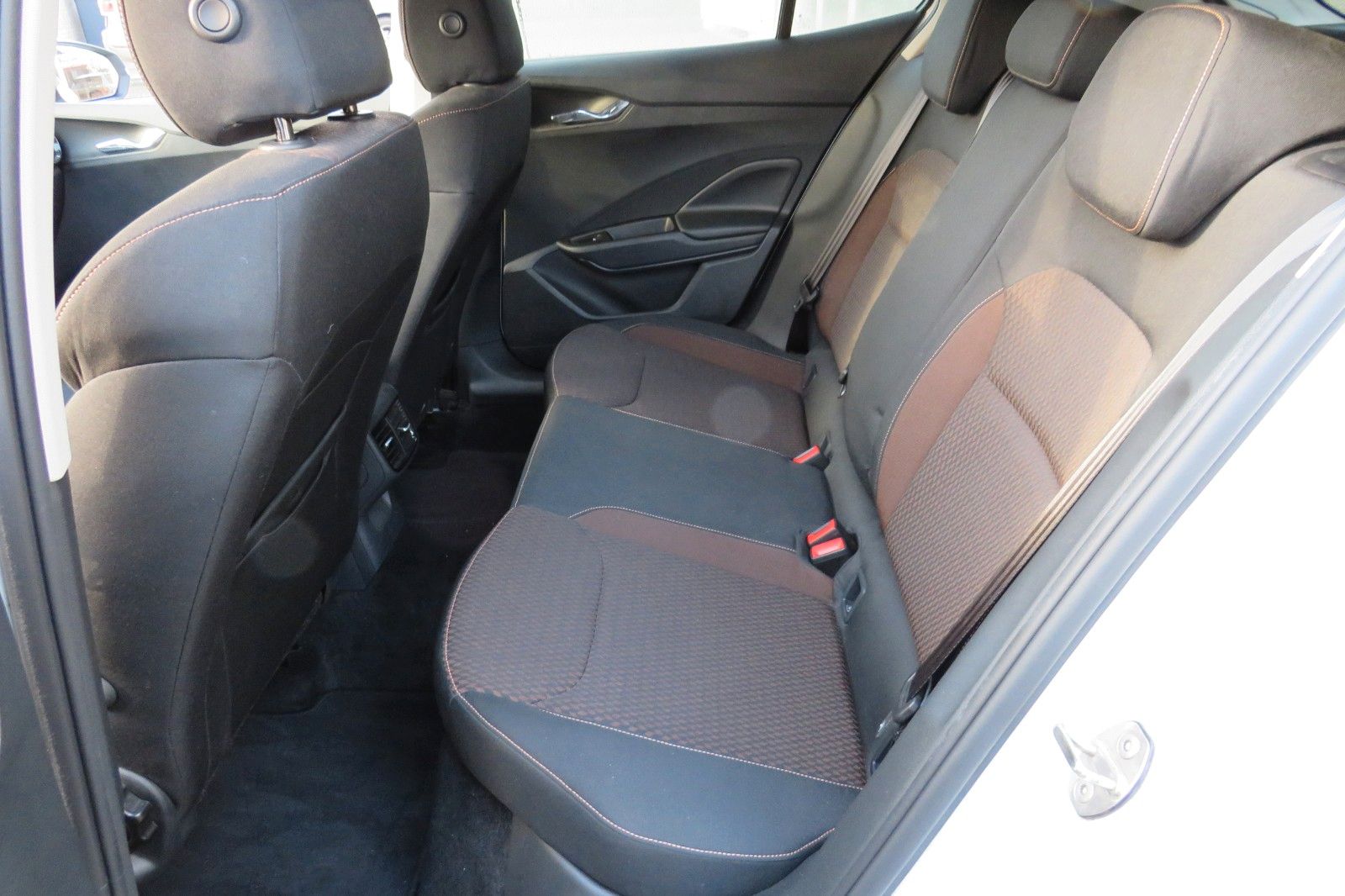 Fahrzeugabbildung SKODA Fabia SPORT DSG 17`SCHWARZ KESSY BI-LED PDC 1.H