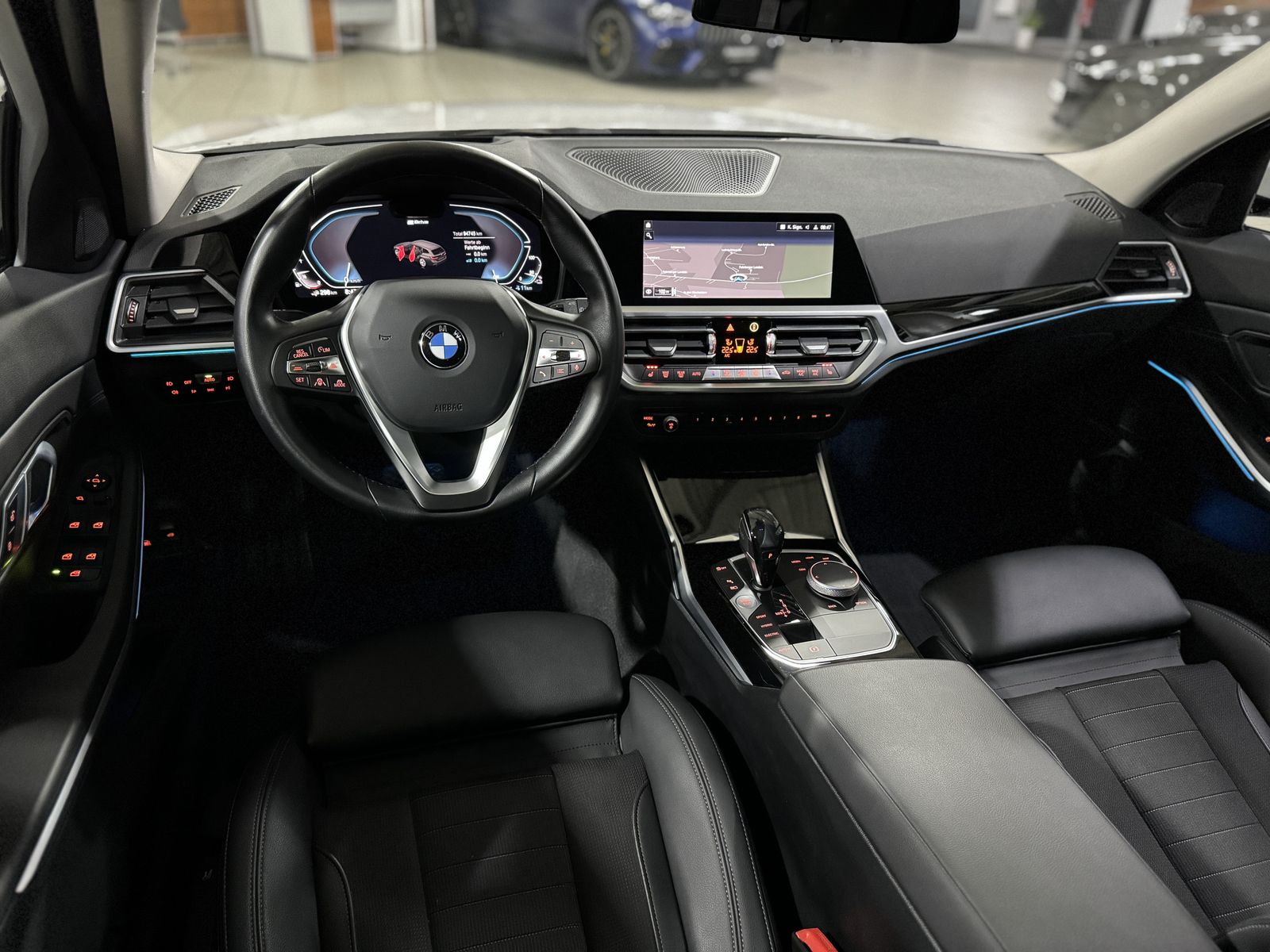 Fahrzeugabbildung BMW 330e Sport Line Panorama Laser Kamera HUD HiFi