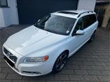 Volvo V70 D5 Geartronic RDesign Vollausst,Leder,Aut. - Volvo V70 mit Diesel-Antrieb: Kombi