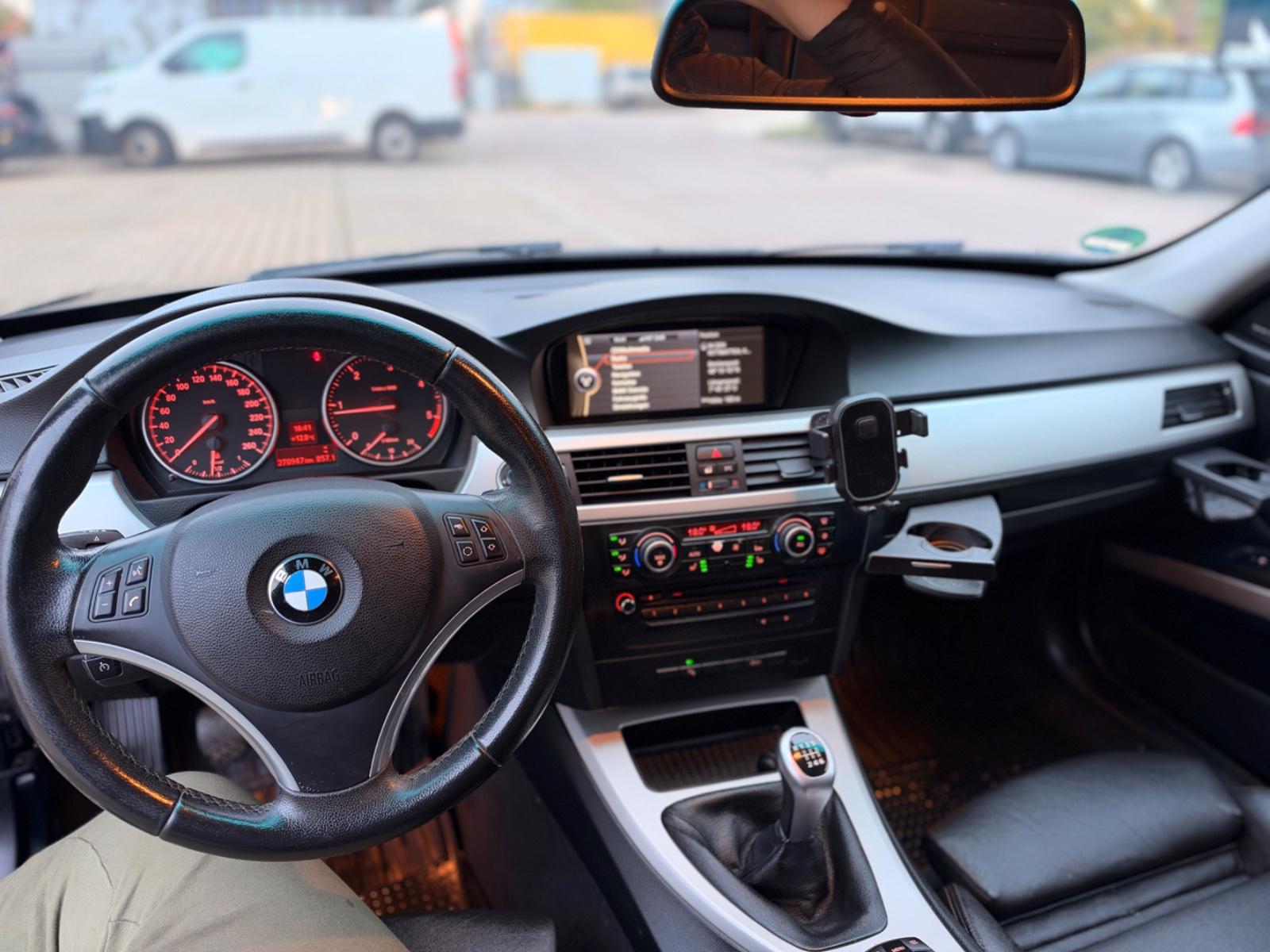 BMW 320 2010 — photo 11