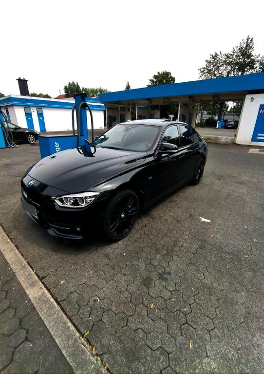 Image of BMW 320