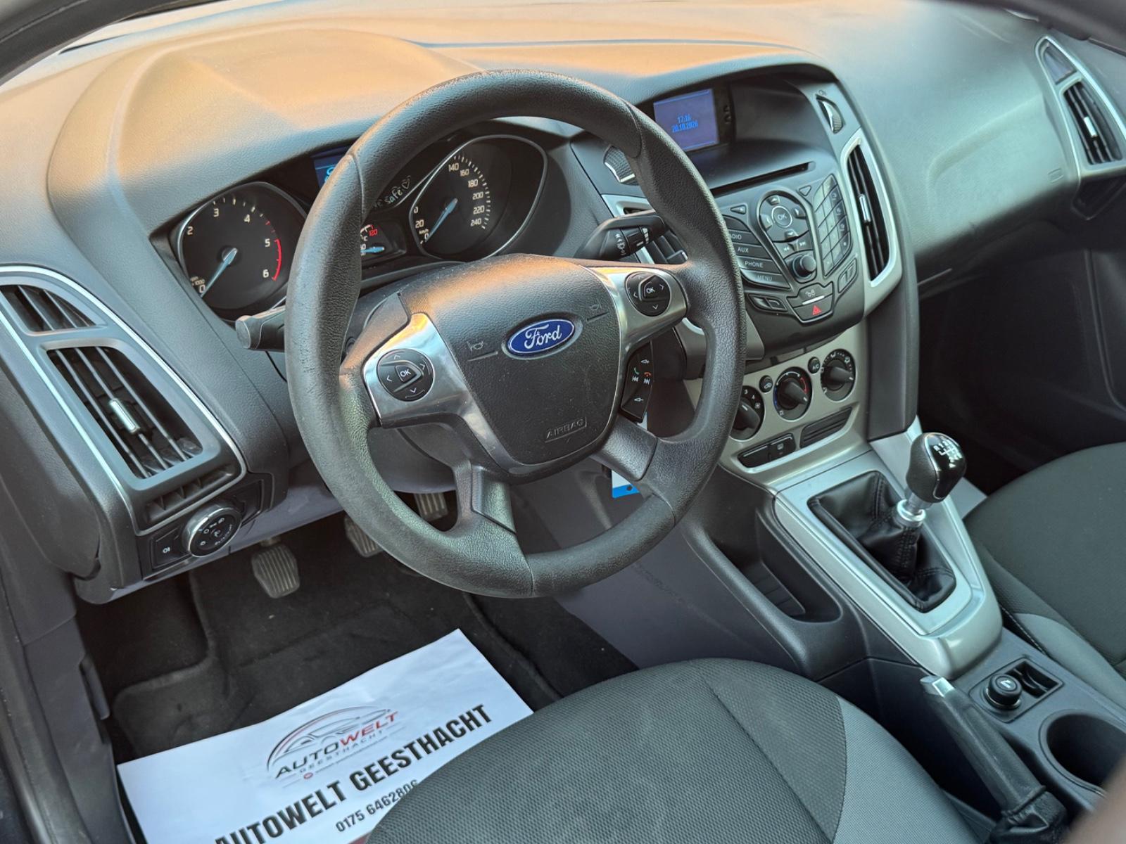 Ford Focus 2012 — photo 27