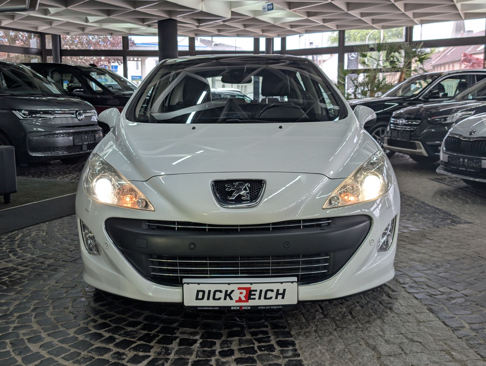 Fahrzeugabbildung Peugeot 308 GTi LEDER PANO XENON TEMP PDC NAVI 18-ZOLL