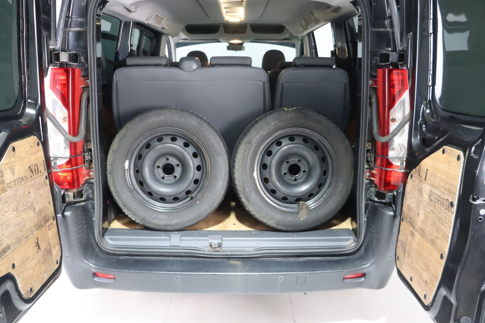 Fahrzeugabbildung Peugeot Expert Tepee 1.6HDI COOL 8 Sitzer