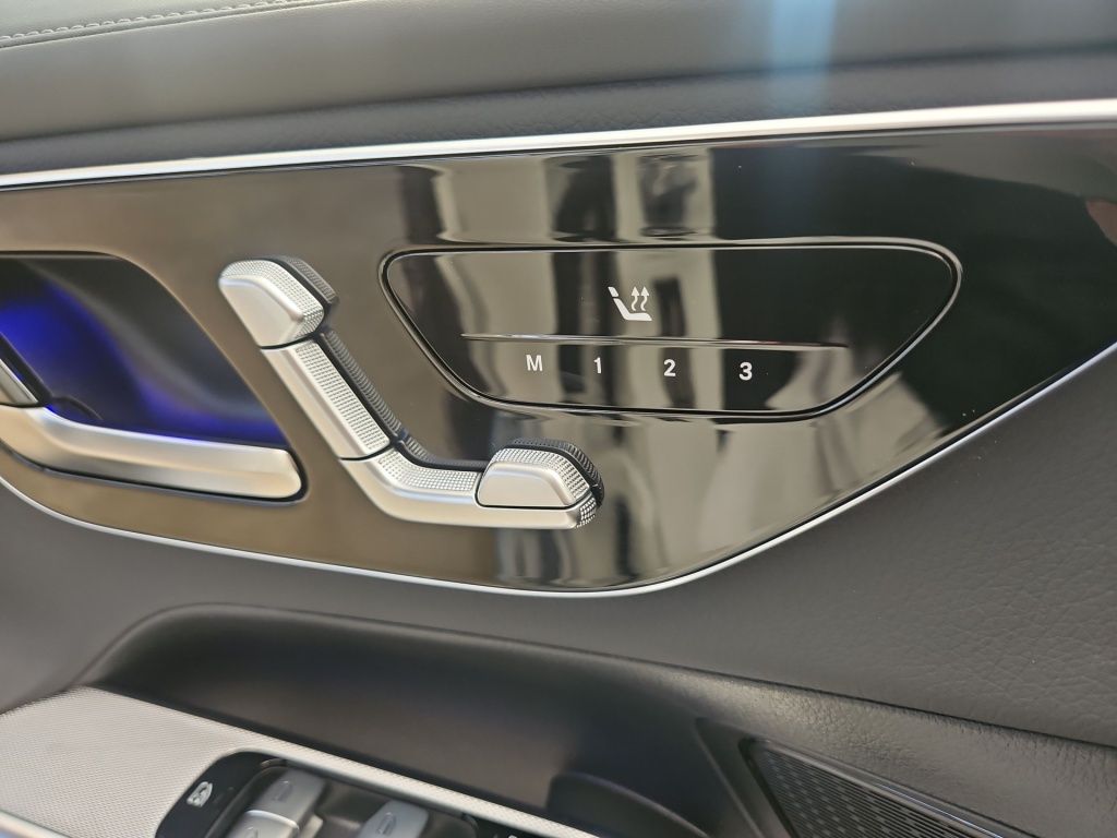 Fahrzeugabbildung Mercedes-Benz GLC 300 de 4MATIC +AMG+NIGHT+AHK+PANORAMA+
