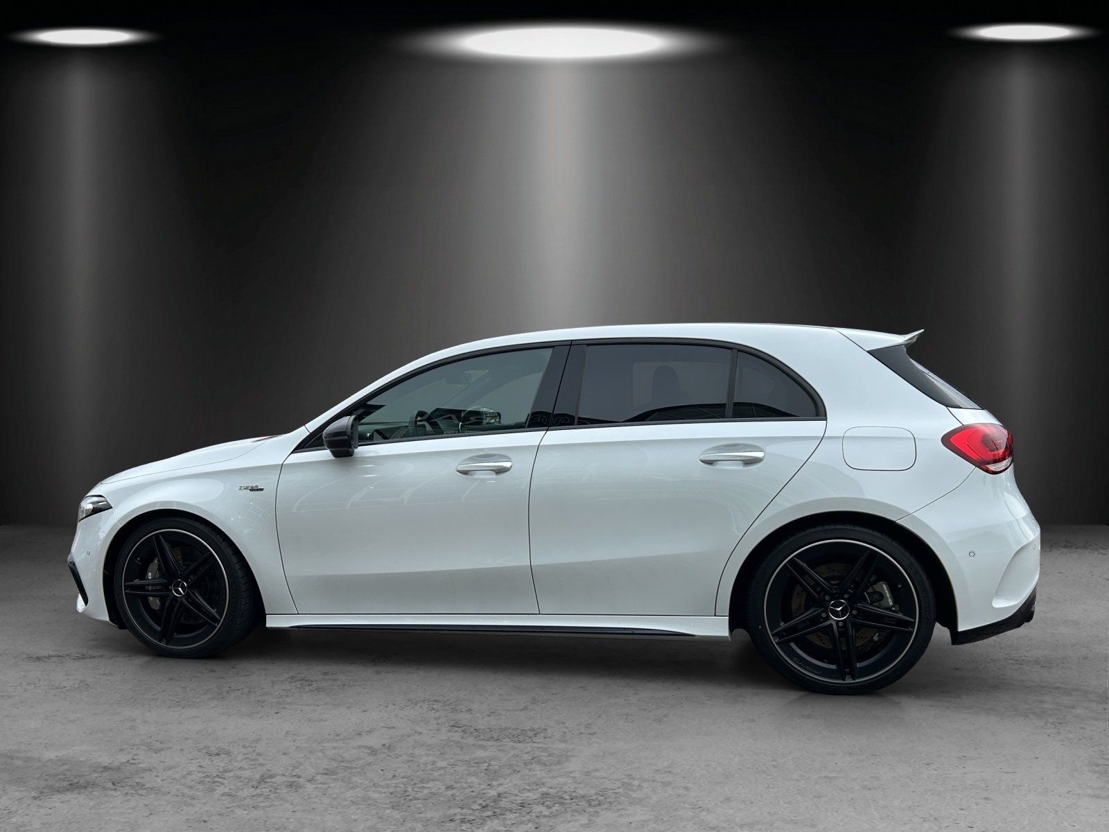 Fahrzeugabbildung Mercedes-Benz A45 AMG Night DISTRO HighEndMBUX Hifi MLED KeyGo