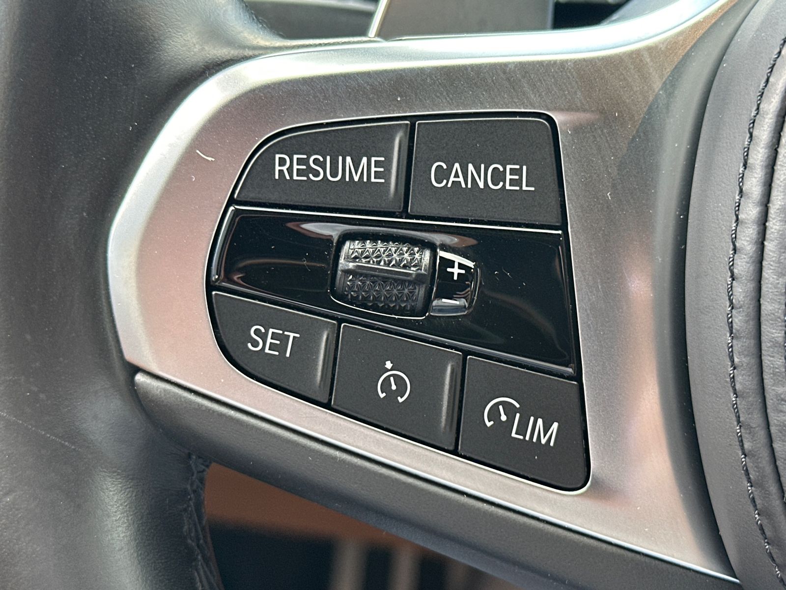 Fahrzeugabbildung BMW M340d Touring xDrive NAV+LED+PANO+AHK+HEAD-UP