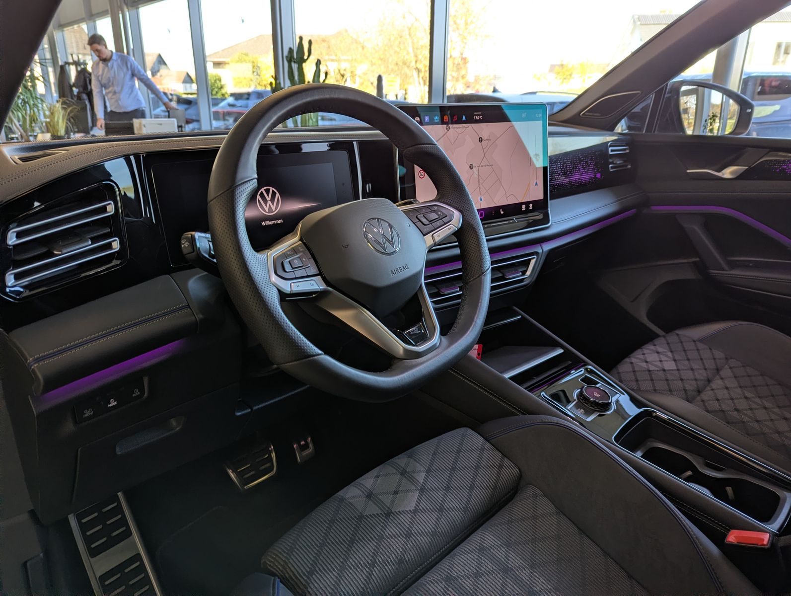 VW Tiguan 2.0TDI R-Line 4M Pano Black AHK Matrix 20 - Image 22