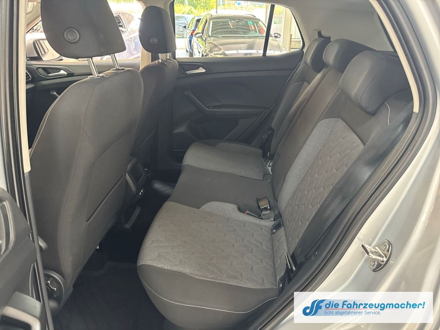 Fahrzeugabbildung Volkswagen T-Cross 1.0 TSI 85 kW Life Digitales Cockpit LED
