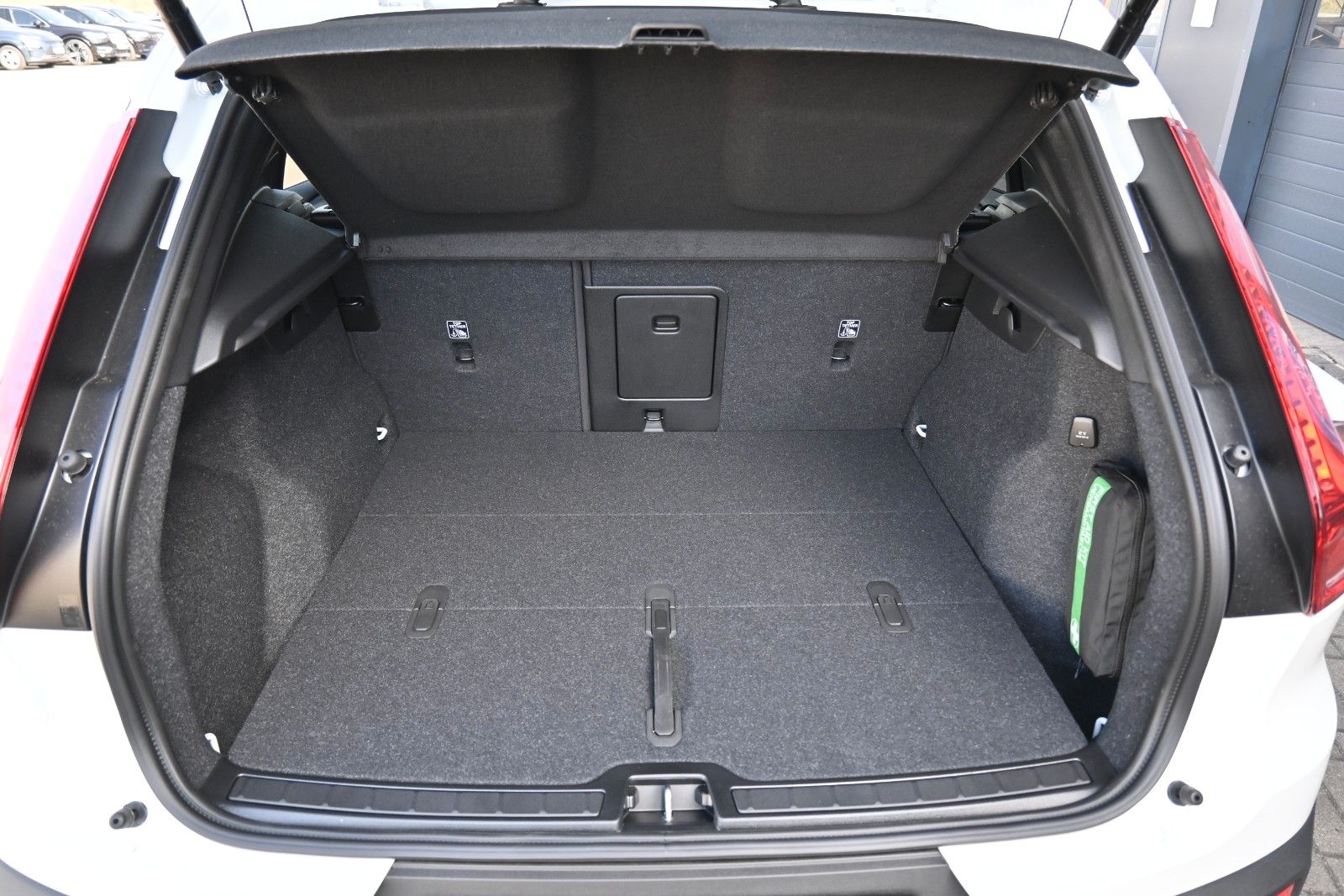 Fahrzeugabbildung Volvo XC40 B3 DKG Plus Dark*H&K*FSHZG*360°*ACC*AHK