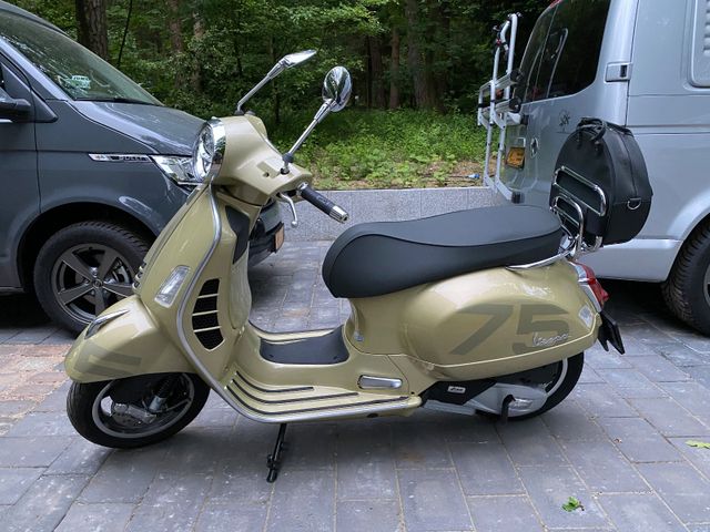 Vespa GTS SuperTech 125 75th Limitiertes Sonderm