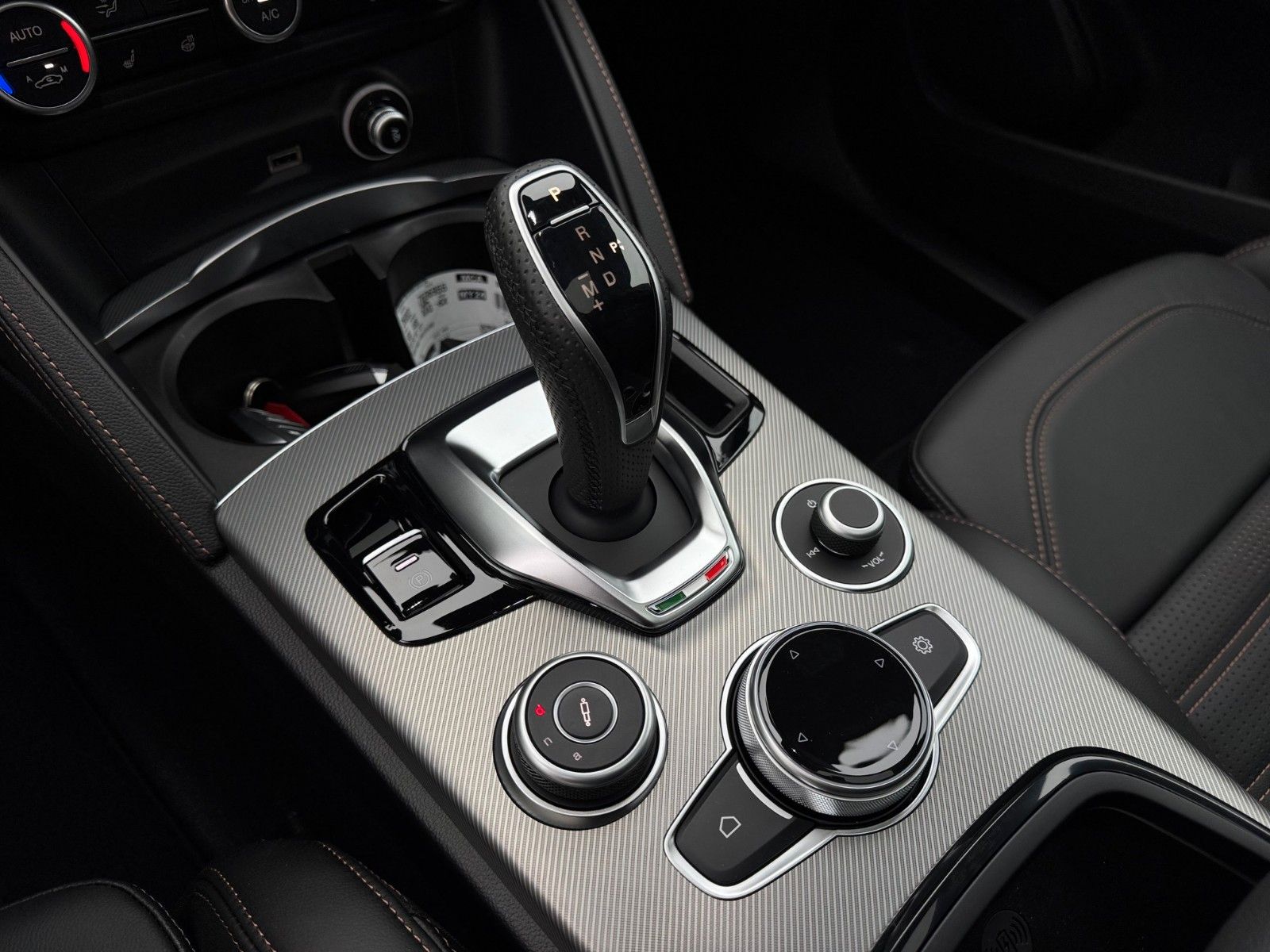 Fahrzeugabbildung Alfa Romeo Stelvio INTENSA 2.2 Diesel 210 PS Q4 NAVI PANORA