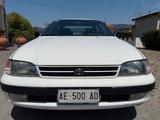 Toyota Carina E 2.0 16V cat 4 porte GLi - Toyota Carina mit Benzin-Antrieb: Limousine
