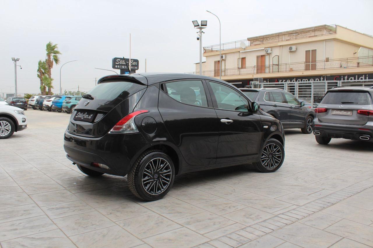 Lancia Ypsilon 1.0 FireFly 5 porte S&S Hybrid Ec