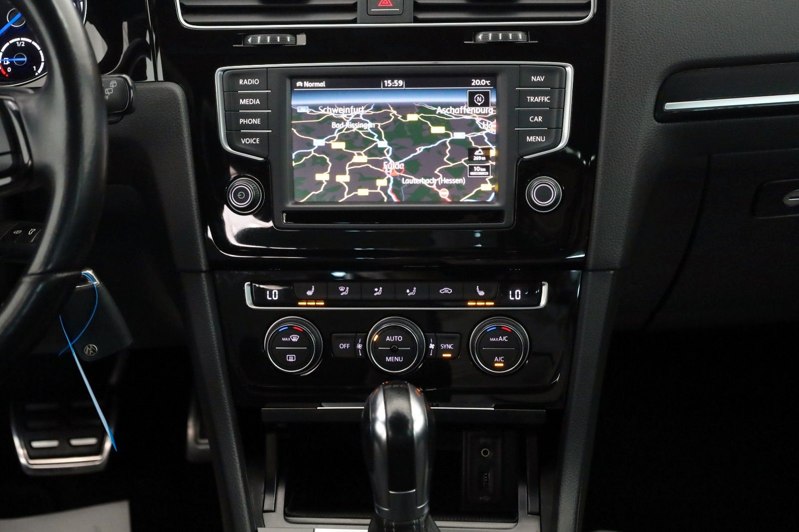Fahrzeugabbildung Volkswagen Golf VII Variant R 4M Navi,Bi-Xenon,SH,PDC