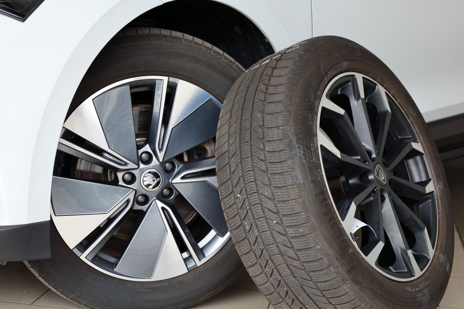 Fahrzeugabbildung SKODA Enyaq 80 x Suite,Leder,Kamera,Wärmepumpe,ACC
