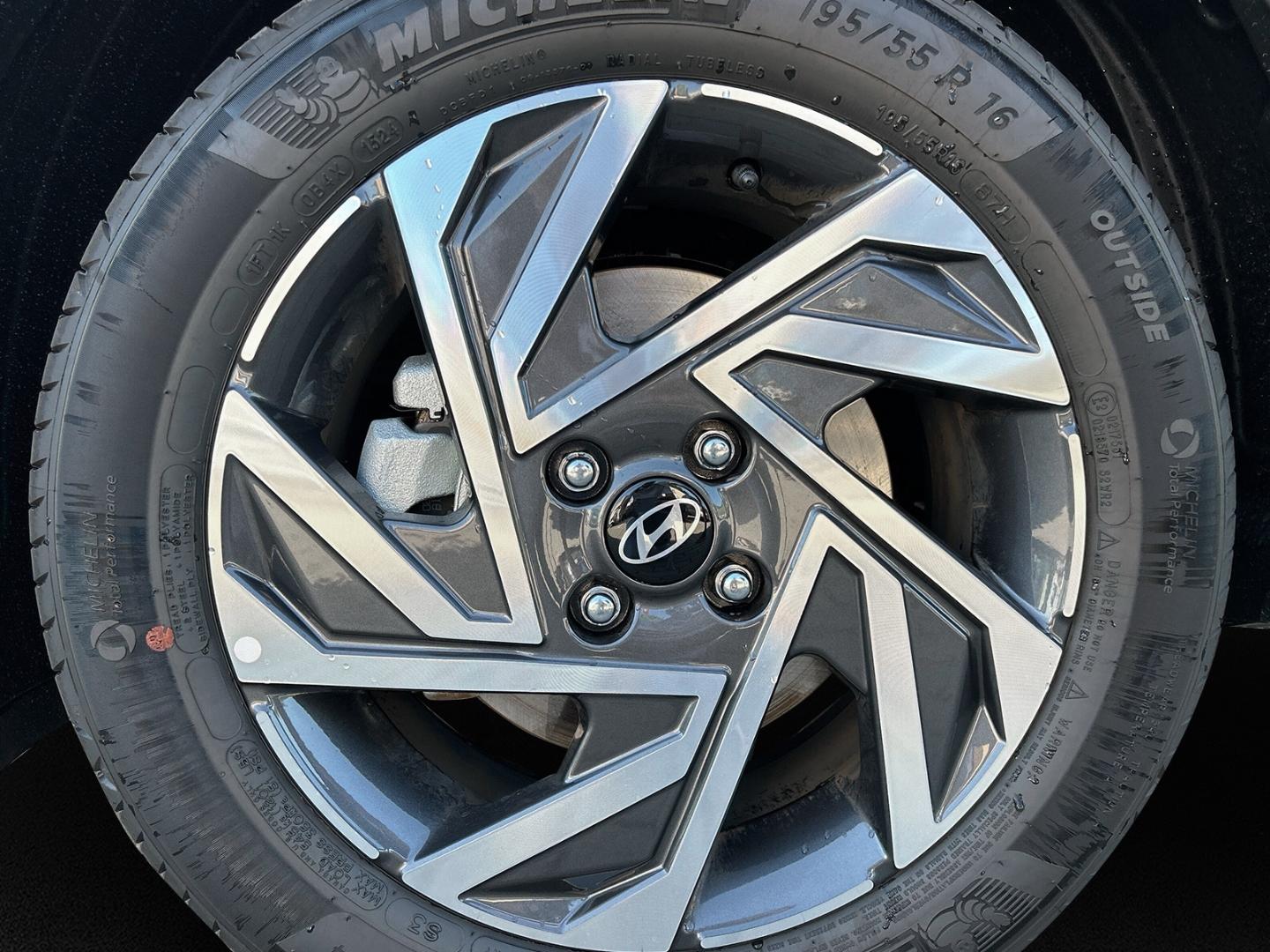 Hyundai BAYON 1.0T MT TREND Alu LED SHZ LHZ Navi Kamera