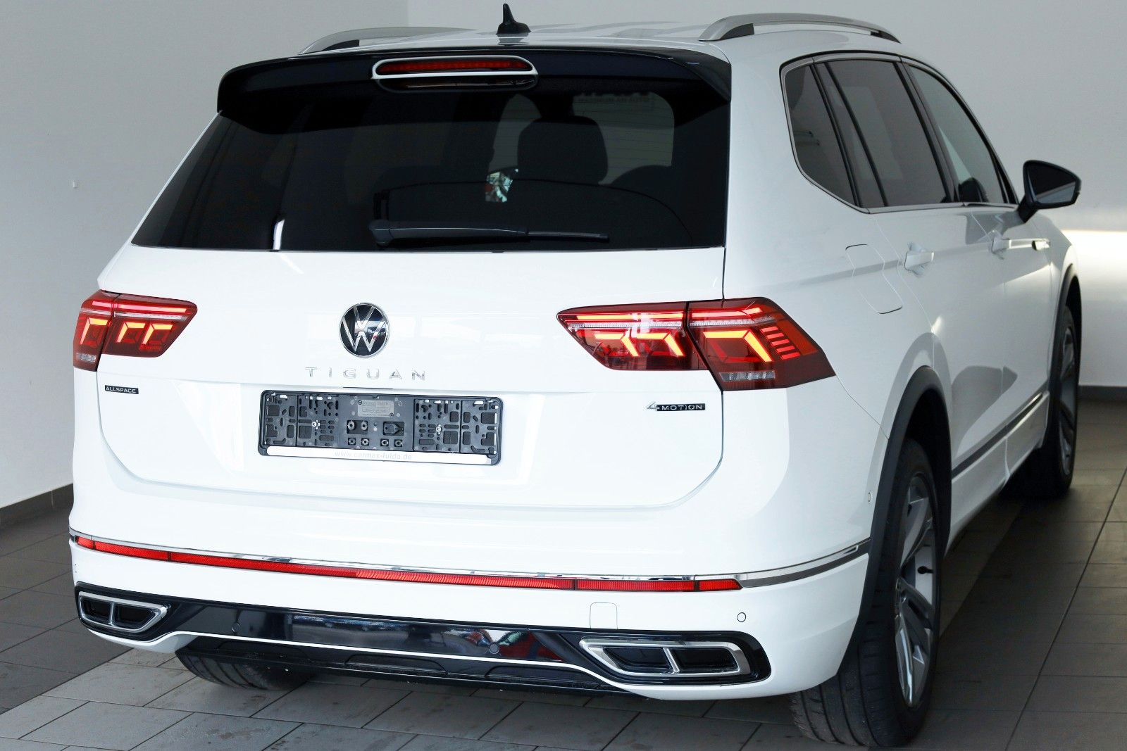 Fahrzeugabbildung Volkswagen Tiguan Allspace R-Line 4M LED,Navi,PDC,AHK