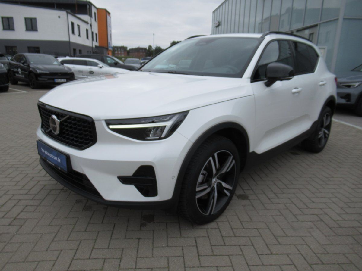 Volvo XC40 B3 Plus Dark imagem 2