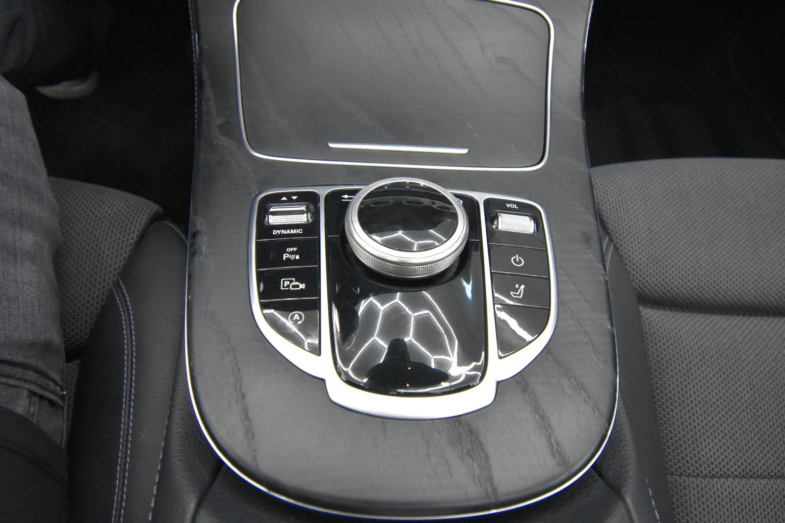 Mercedes-Benz E220d T-Modell LED SHZ RFK Glasdach Sportstyle