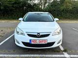 Opel Astra J Lim. 5-trg. Design Edition AHK*PDC*SHZ - Opel Astra: Design