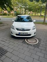 Toyota auris hybrid 2012 - Toyota Auris