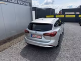 Ford Focus Turnier Titanium mehrere Modelle vorrätig - Ford Focus Titanium mit Hybrid-Antrieb (Benzin/Elektro)