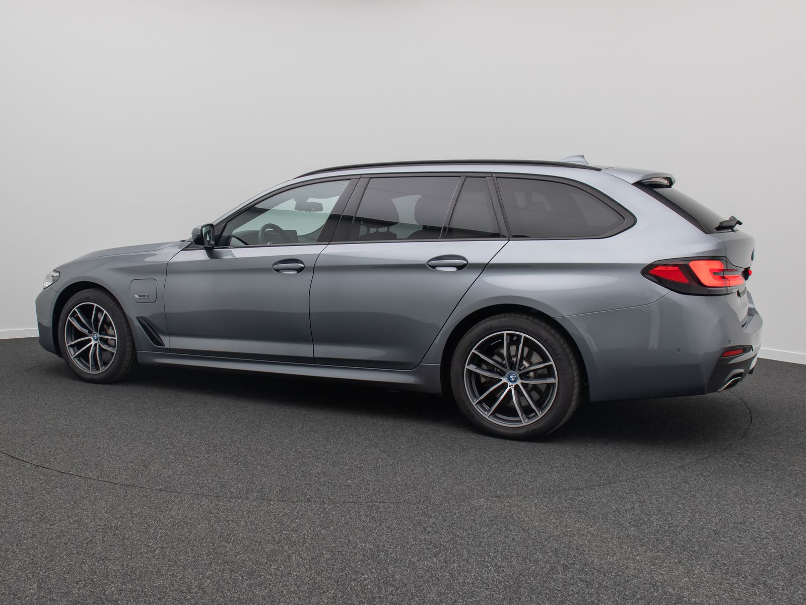 Fahrzeugabbildung BMW 530e M Sport DAB Kamera AHK Memory Alarm 18Zoll