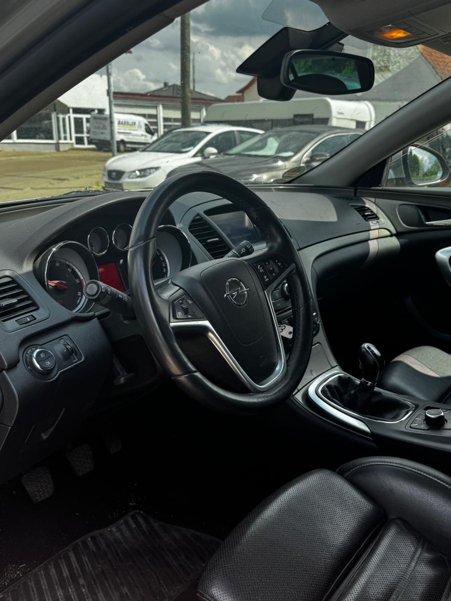 Opel Insignia 2011 — photo 10