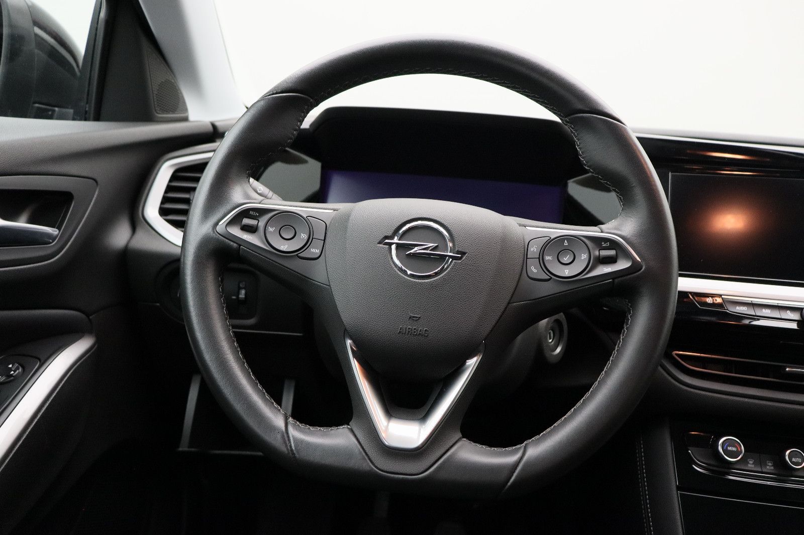 Fahrzeugabbildung Opel Grandland X 1.2 Elegance