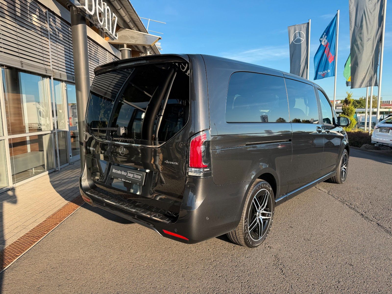Fahrzeugabbildung Mercedes-Benz V 300 d 4MATIC STYLE AMG DISTRONIC MULTIBEAM