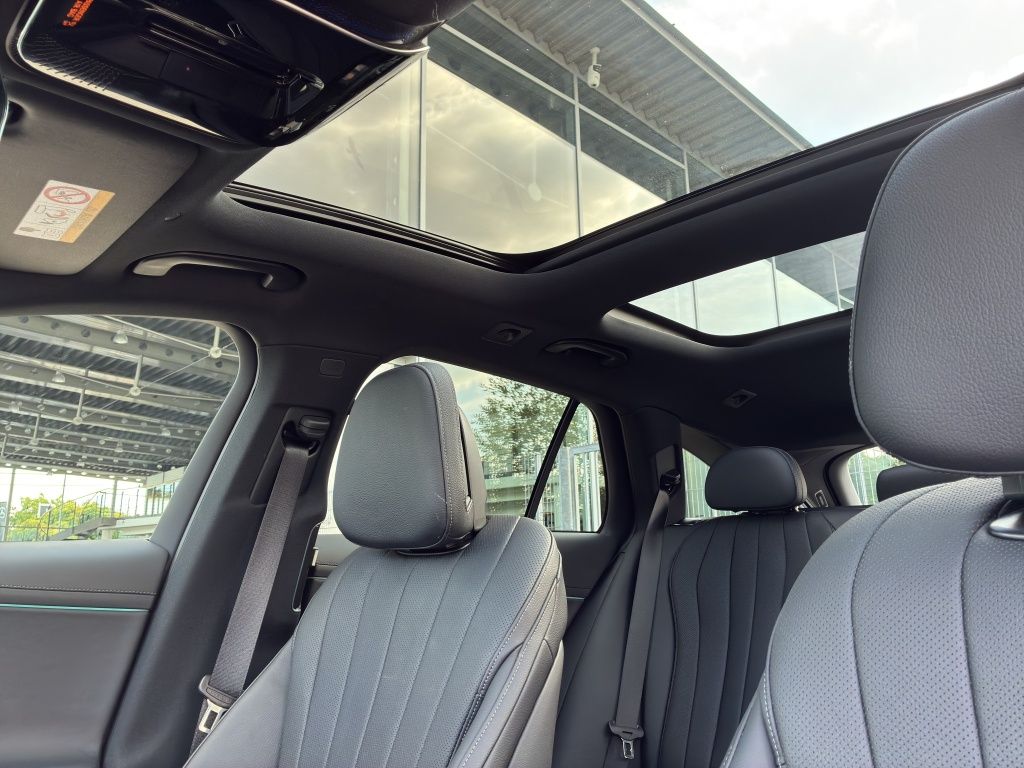 Fahrzeugabbildung Mercedes-Benz E 300 e T NIGHT*PSD*HUD*AHZV*SITZKLIMA*360°*20''