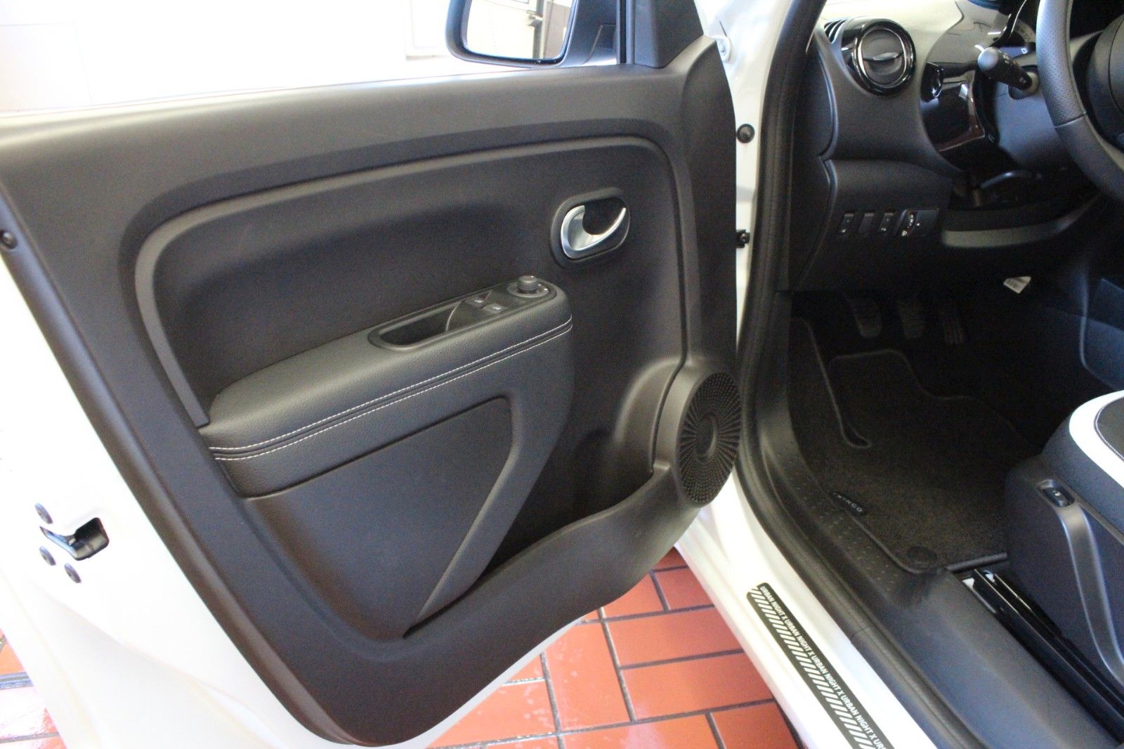 Fahrzeugabbildung Renault Twingo SCe 65 Urban Night *Easy Link*Sitzheizun*