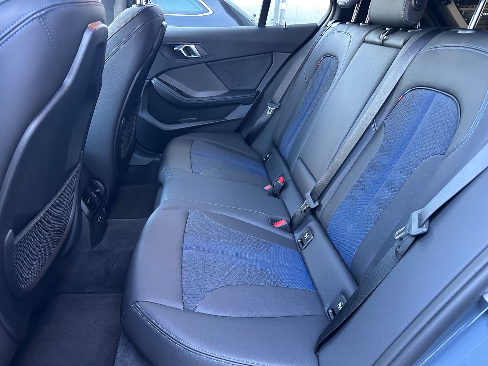 Fahrzeugabbildung BMW 118 i M-Sport NAV+LED+KAMERA+H&K+DA