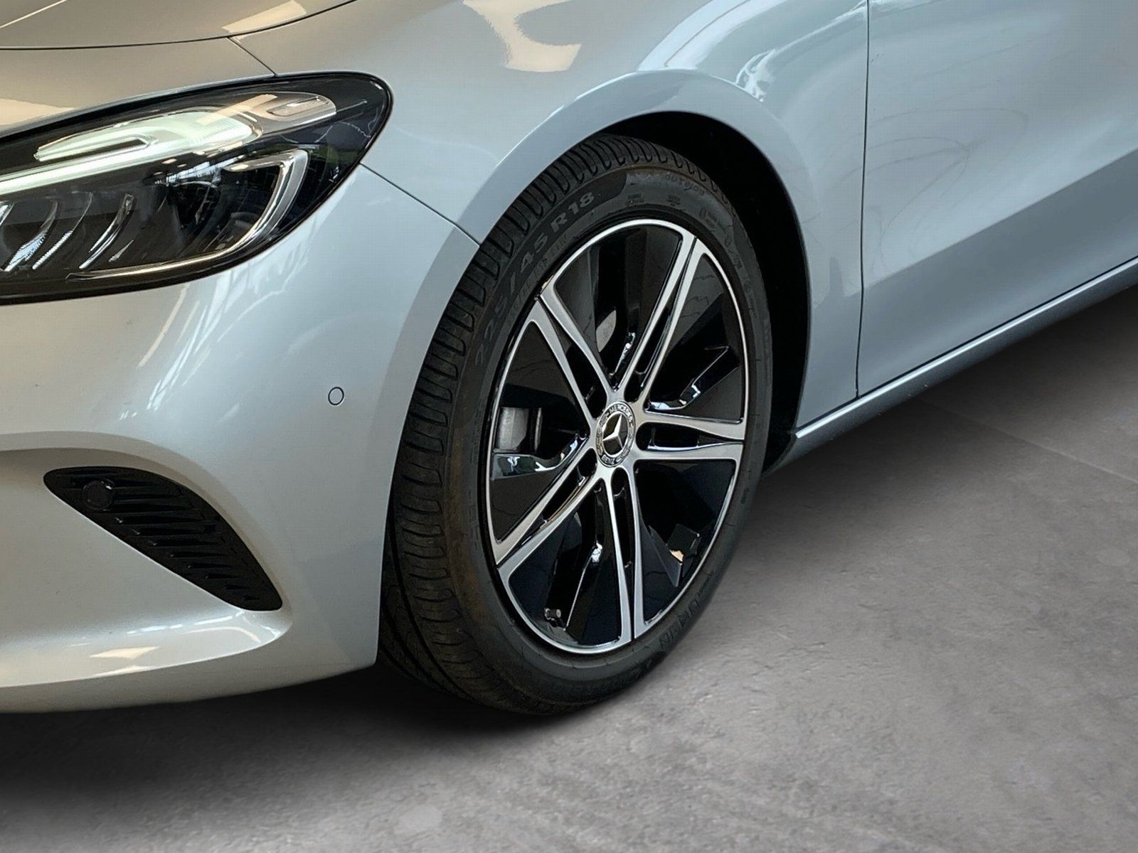 Fahrzeugabbildung Mercedes-Benz B 200 Progressive Line*Night*18"*LED*Kamera*Navi