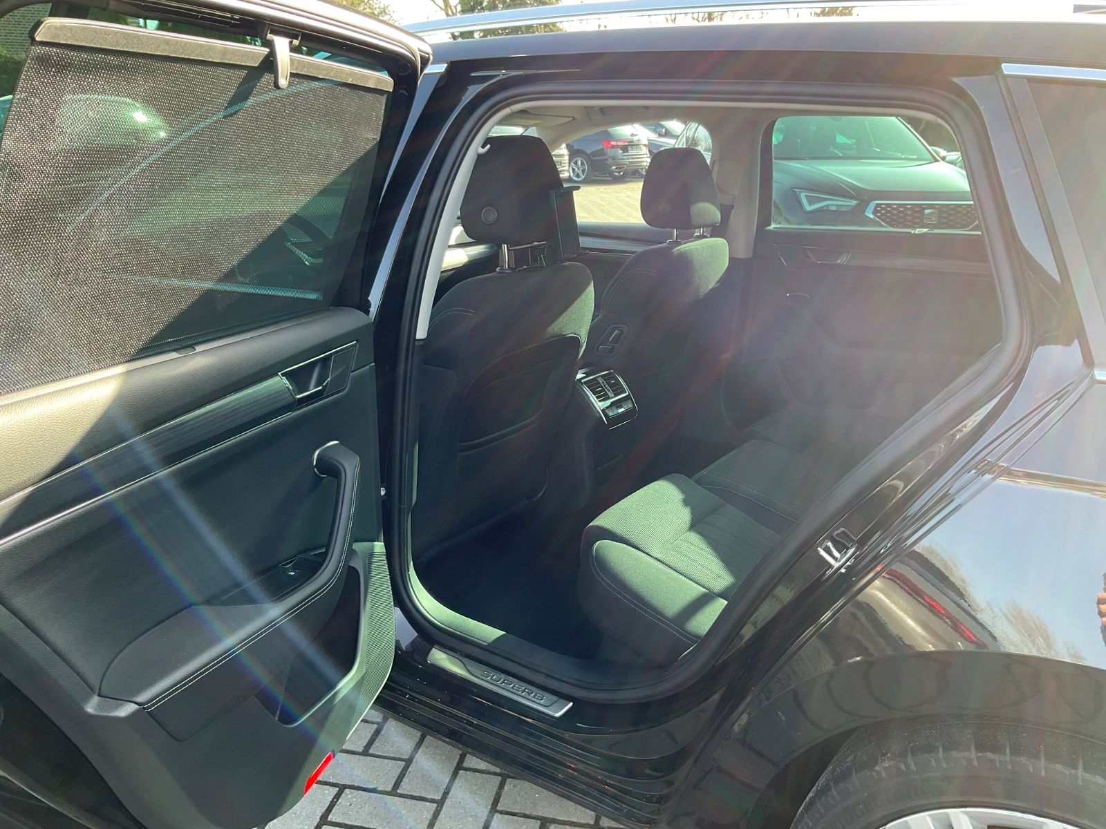 Fahrzeugabbildung SKODA Superb Combi 2.0 TDI DSG STYLE,Standheizung,Car