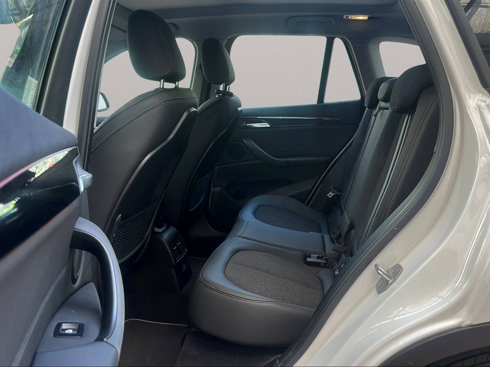 BMW X1 sDrive18d Sport Line Navi AHK Head-Up Kamera foto 15