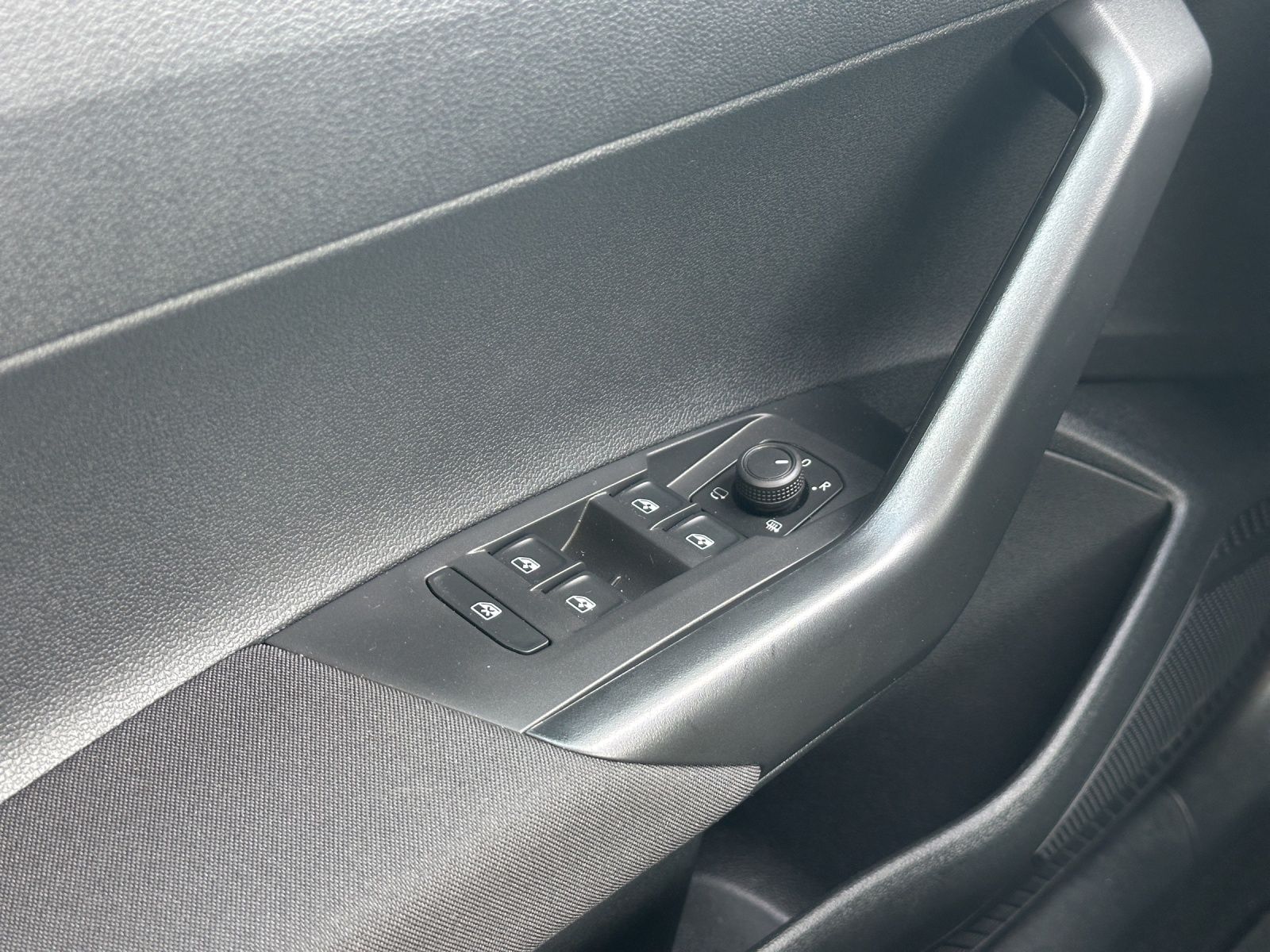 Fahrzeugabbildung Volkswagen Taigo Life 1,99% LED NAVI AID PDC SHZ