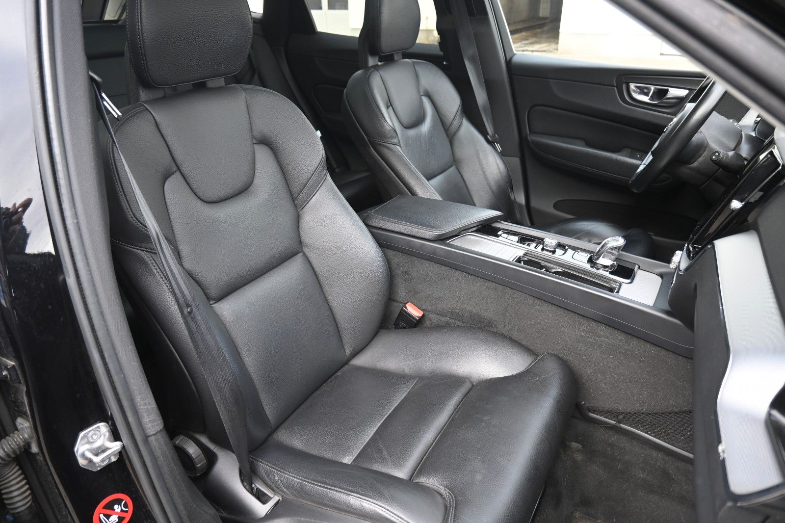 Fahrzeugabbildung Volvo XC60 T8 RC AWD Inscription*PANO*RFK*BLIS*DAB