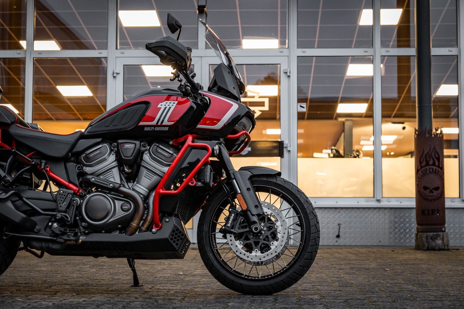 Fahrzeugabbildung Harley-Davidson RA1250SE PAN AMERICA CVO - 1.Hand