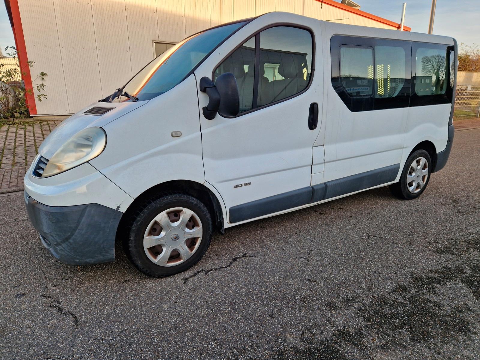 Renault Trafic Klima 6Platz Rollstulrampe